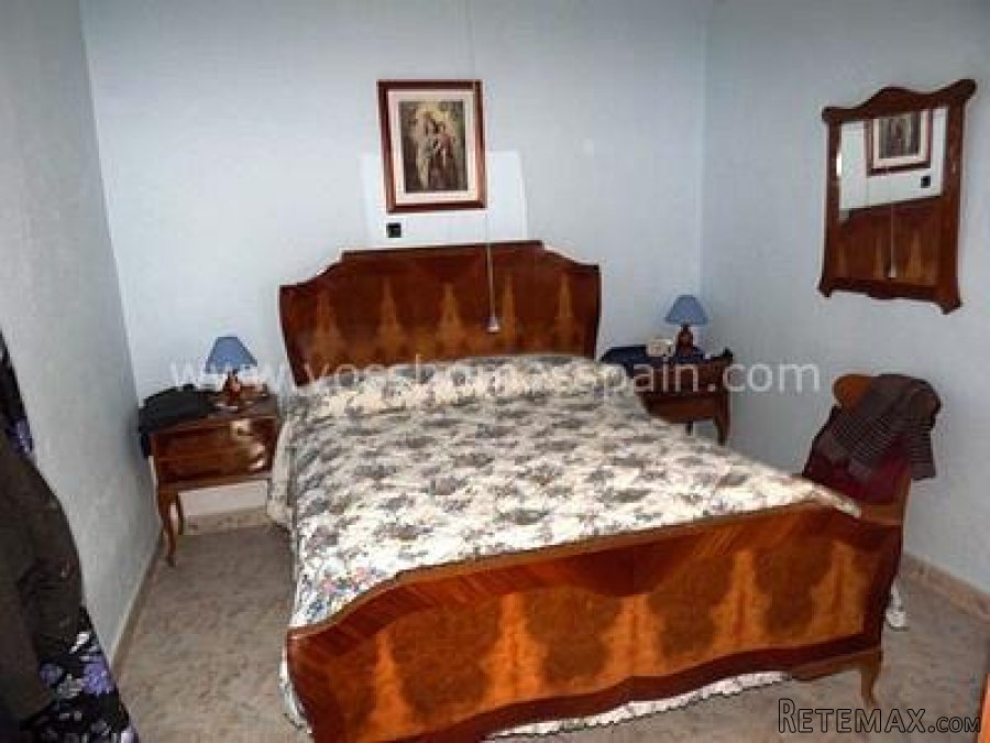 Large detached town house walking distance to amenities and.. - 6