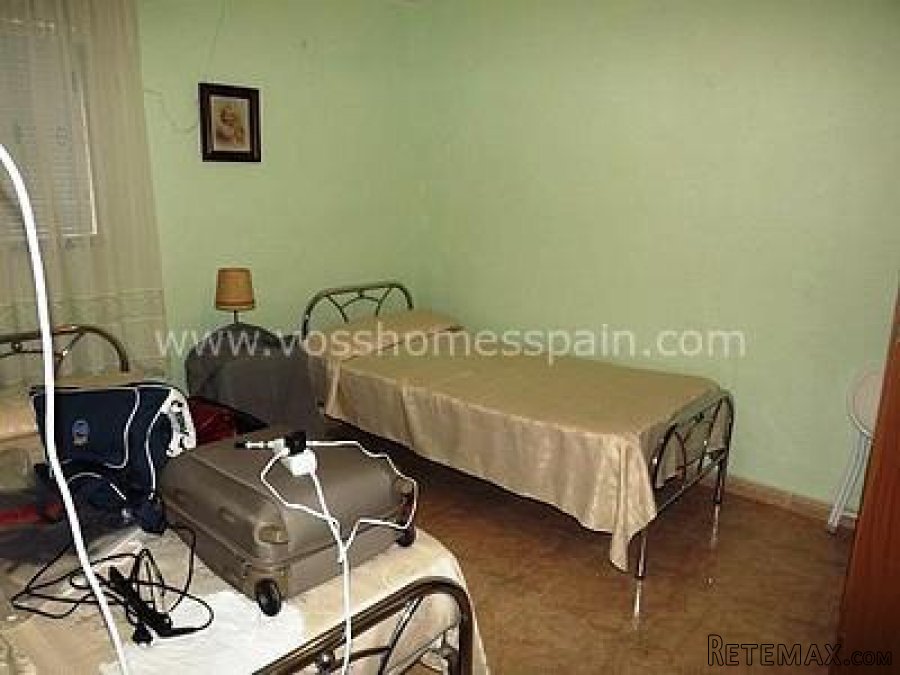 Large detached town house walking distance to amenities and.. - 8