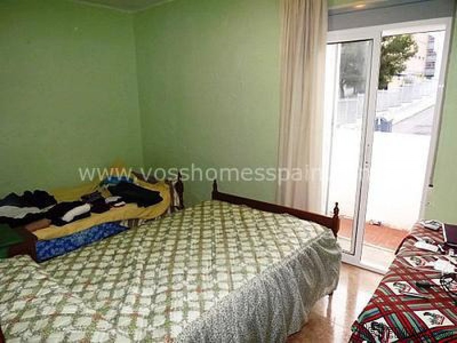 Large detached town house walking distance to amenities and.. - 9