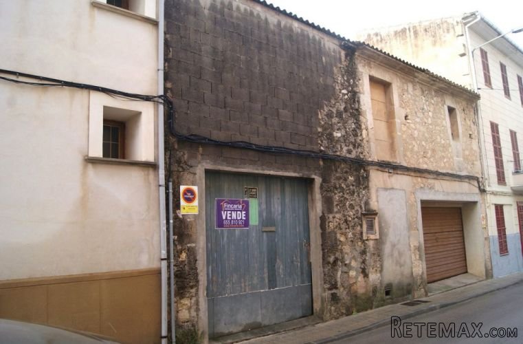 Nice Sandlot located in the center of the town with all..