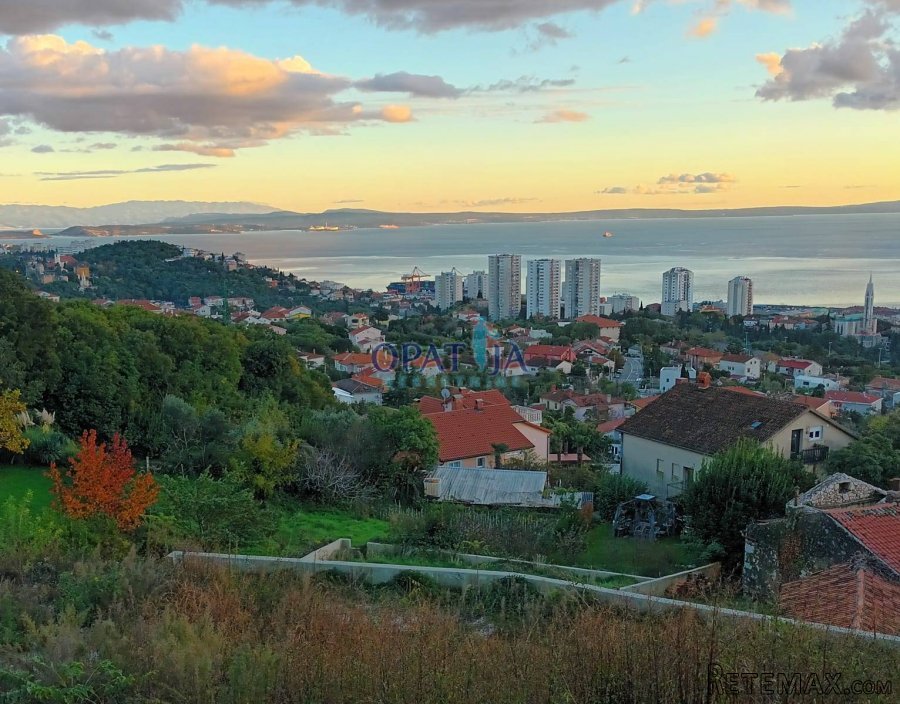 Kozala, građe. zemljište od 1800 m2 s važećom gra. doz..