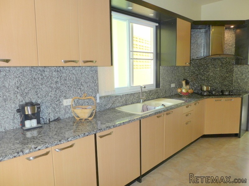 Modern 5 bedroom pool estate with two.. - 2