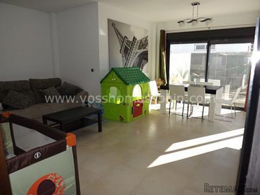 A modern, large and spacious, 5 bedroom, 3 bathroom, 2.. - 2