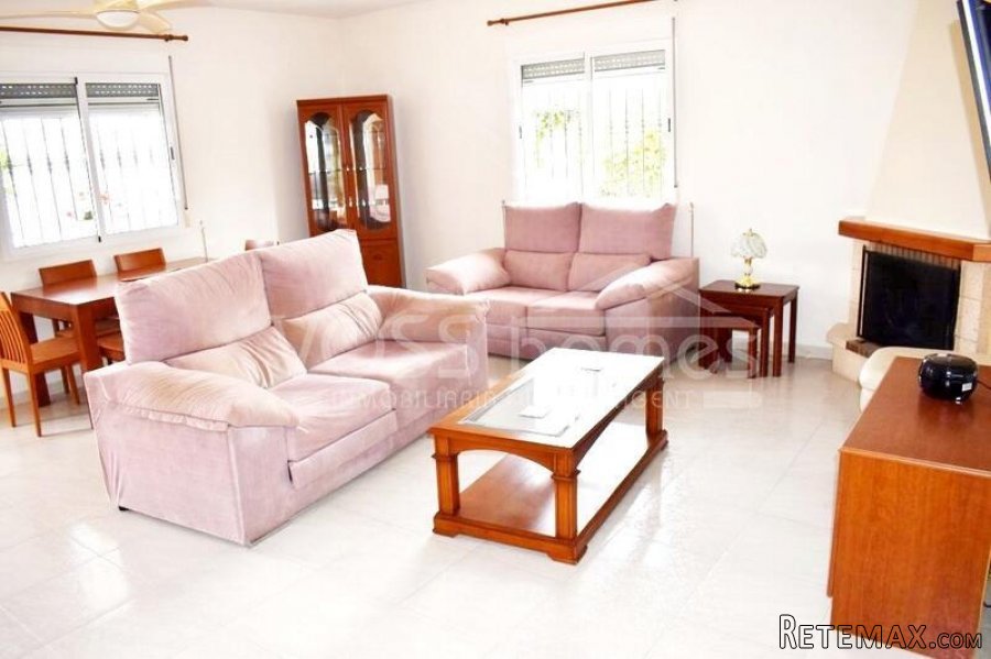 EXCLUSIVE TO VOSS HOMES - A spacious, light & airey 3 bed.. - 2