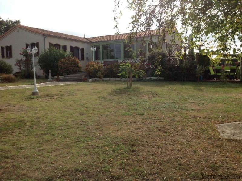 Spacious 3 bedroom house with basement..