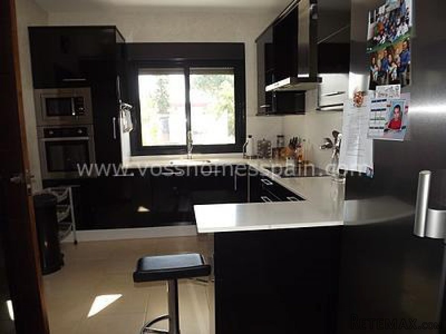 A modern, large and spacious, 5 bedroom, 3 bathroom, 2.. - 4
