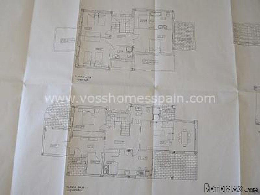 A modern, large and spacious, 5 bedroom, 3 bathroom, 2.. - 5