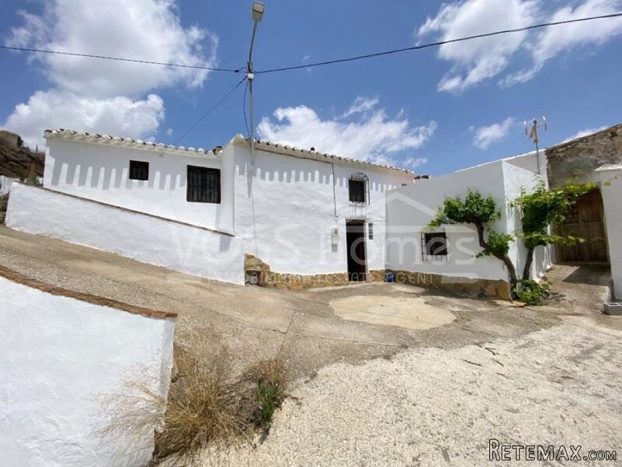 NEW & EXCLUSIVE TO VOSS HOMES - A recently renovated &..