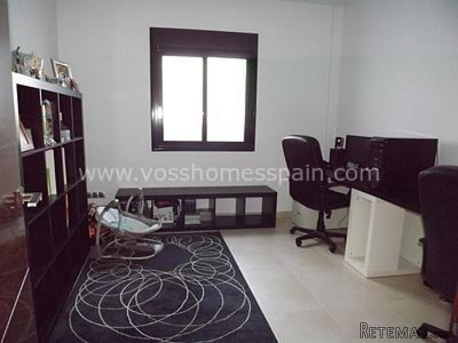 A modern, large and spacious, 5 bedroom, 3 bathroom, 2.. - 6