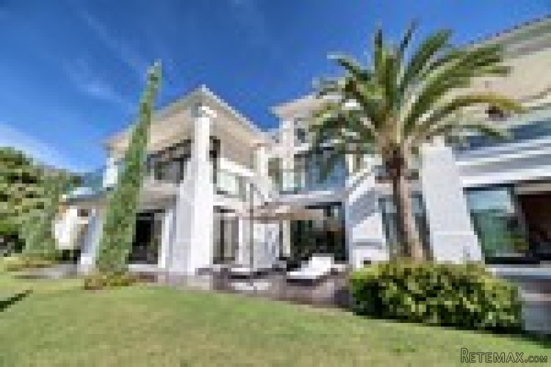 5 Bedrooms - Villa - Malaga - For Sale
