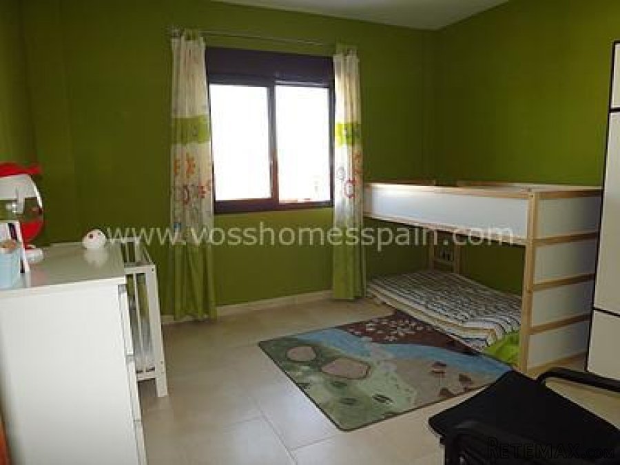A modern, large and spacious, 5 bedroom, 3 bathroom, 2.. - 8