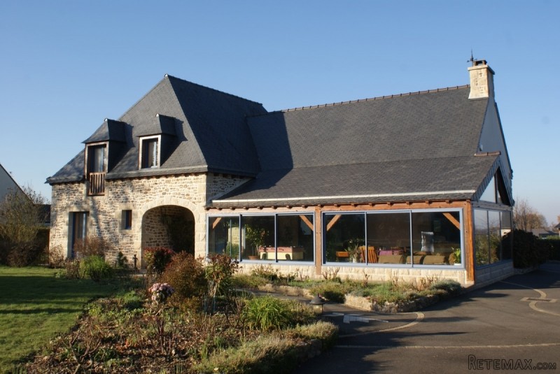 Delightful Detached House with Chalet