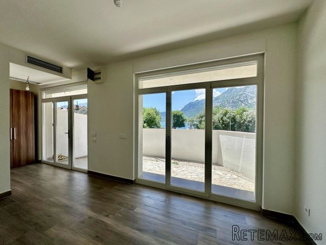Stan u Risnu prvi red do mora - 9
