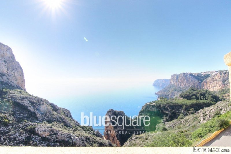 3 bedroom Apartment with panoramic sea..