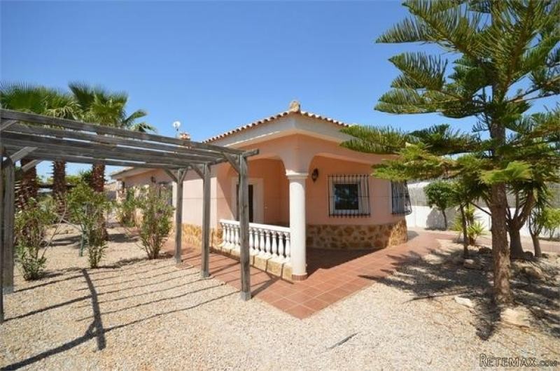 3 bedroom detached house for sale - 2