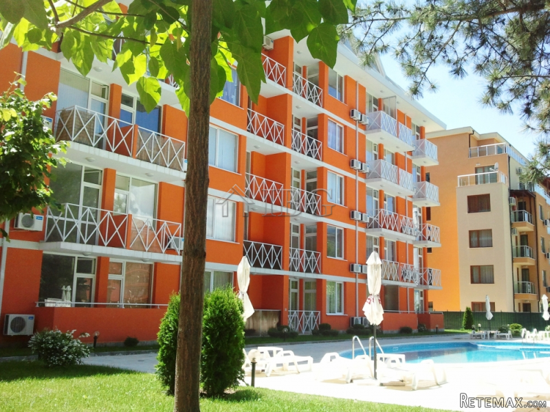 One-bedroom apartment with pool views..