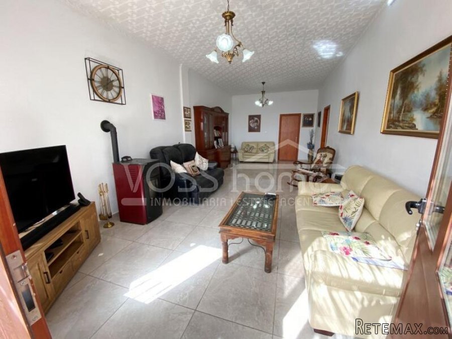 NEW & EXCLUSIVE TO VOSS HOMES - A large, recently renovated.. - 2