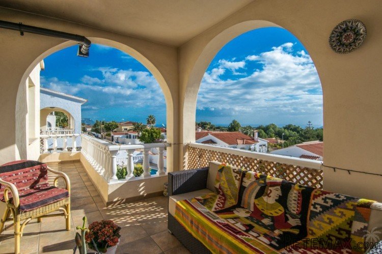 Villa with private pool located in a quiet residential area.. - 2