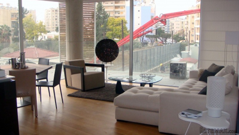3 Bedroom Apt In Prime Location.