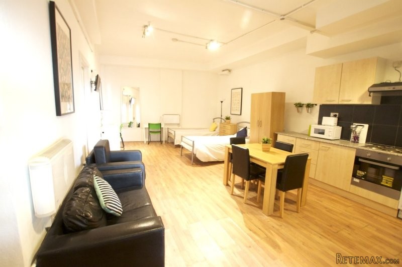 Studio near Canary Wharf station