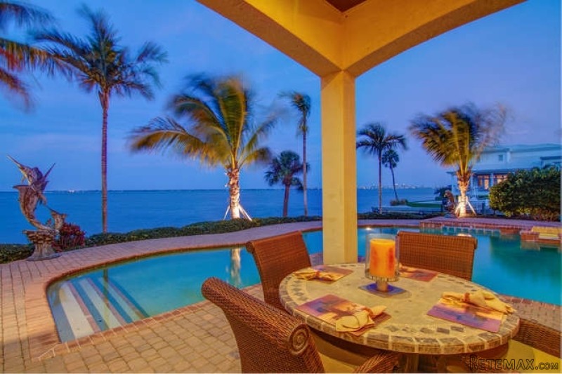 5 bedroom House For Sale: 596 Outrigger..