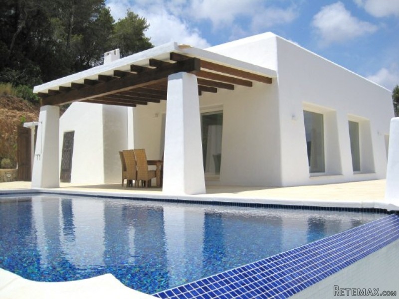 Recently built villa with fantastic..