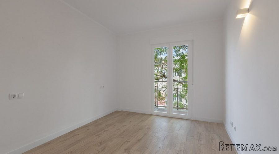 You will find this 60 m² 2 bedroom penthouse apartment in t..