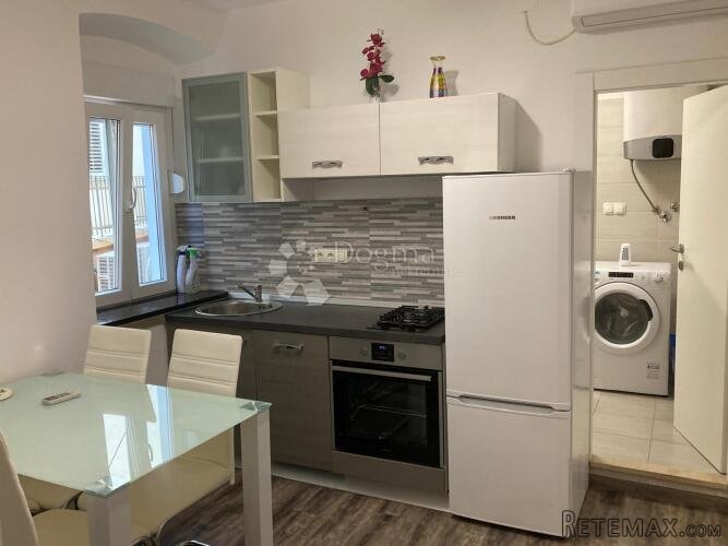 Uređen stan u srcu Malog Lošinja, 40m², 2 spavaće sobe