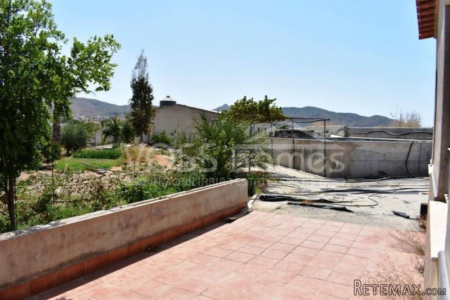 A quite and peaceful country house with 300m2 warehouse.. - 14