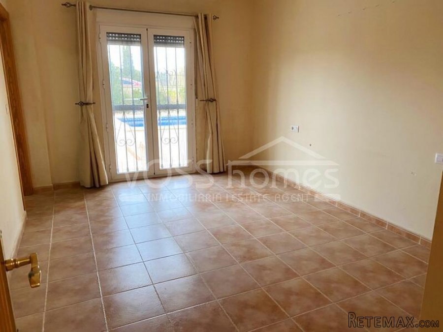NEW LISTING TO VOSS HOMES - A larger than average 4 bed, 2.. - 6