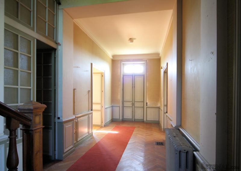 20th Century Chateau Set In About 11.. - 2