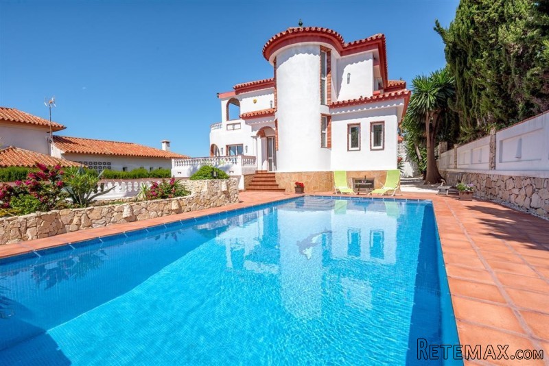 6 Bedrooms - House - Malaga - For Sale