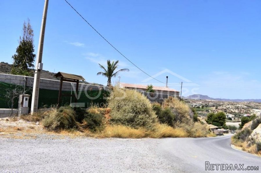 A quite and peaceful country house with 300m2 warehouse.. - 17