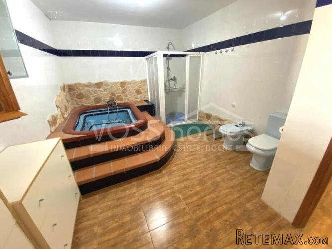 NEW TO VOSS HOMES - GREAT B&B / GUEST HOUSE BUSINESS . Semi.. - 18