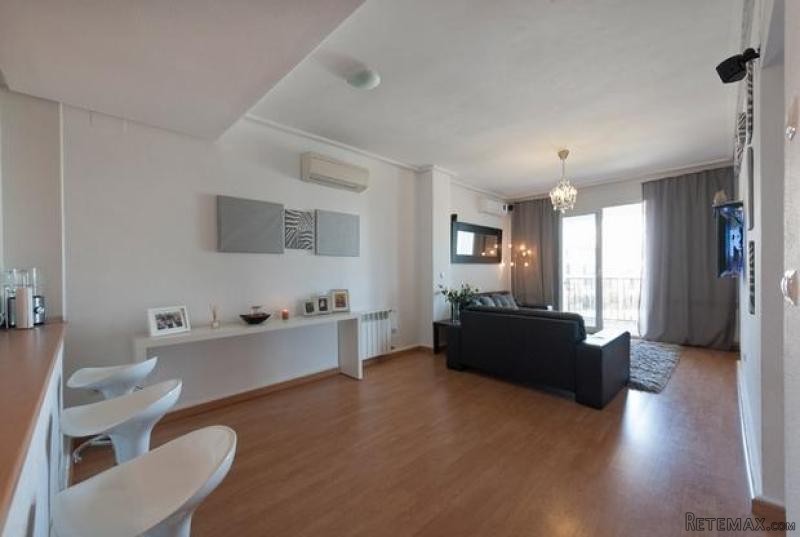 3 bedroom flat for sale