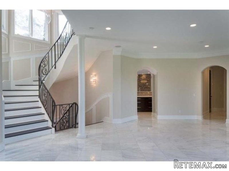 5 bedroom Residence For Sale: East.. - 2