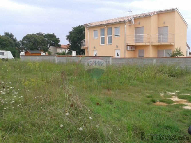 LIŽNJAN GRAĐEVINSKO ZEMLJIŠTE 593 m2