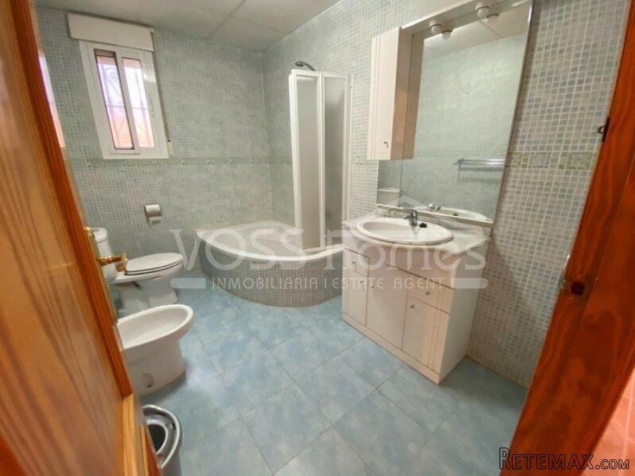 NEW LISTING TO VOSS HOMES - A larger than average 4 bed, 2.. - 9