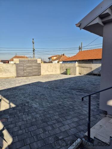 Prodajem kucu u Batajnici - 19