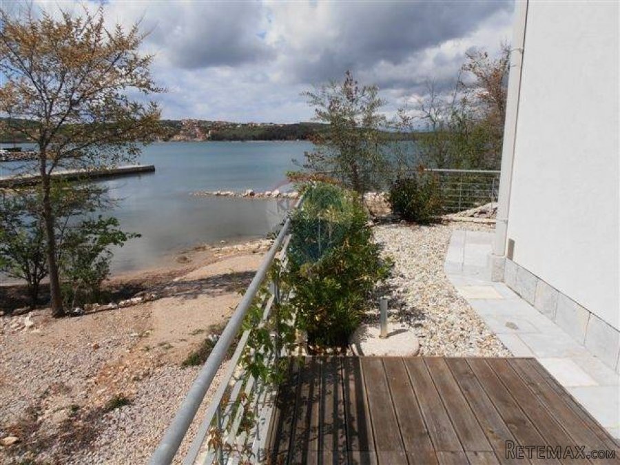 Krk Vikendica prvi red na plaži - 10