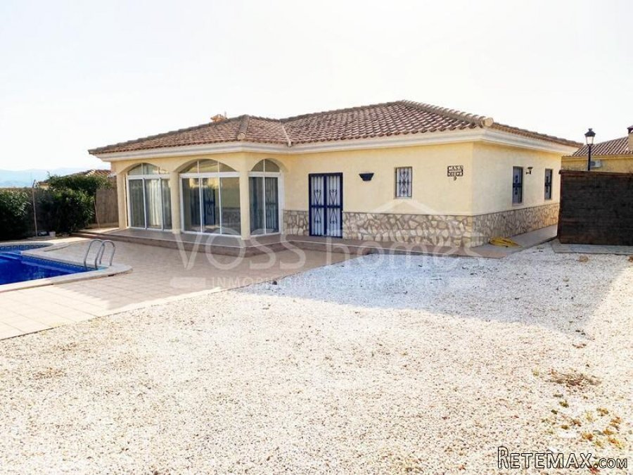 NEW LISTING TO VOSS HOMES - A larger than average 4 bed, 2.. - 10