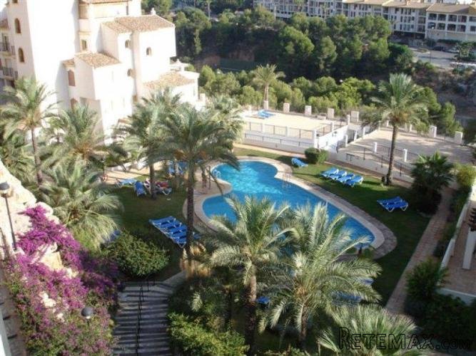 Atractivo apartamento con piscina comunitaria y jardin en..