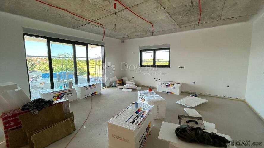 Penthouse s pogledom i velikom terasom – Štinjan