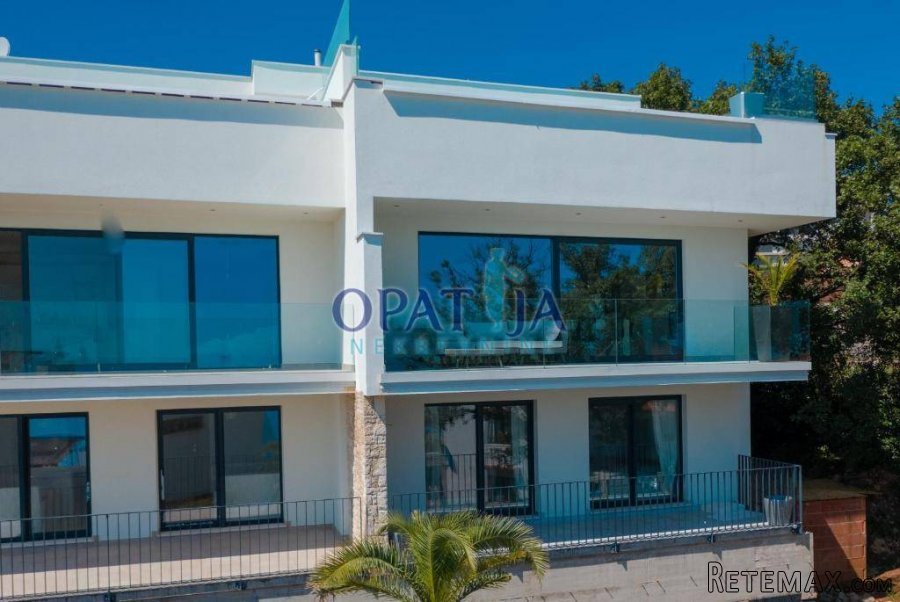 Opatija-Pobri luksuzna villa s bazenom 210 m2