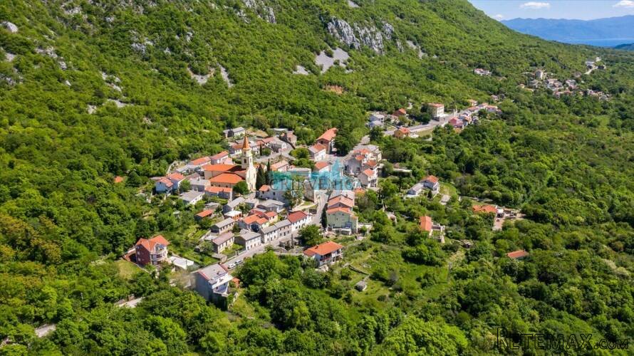 GRIŽANE - GRAĐEVINSKA PARCELA