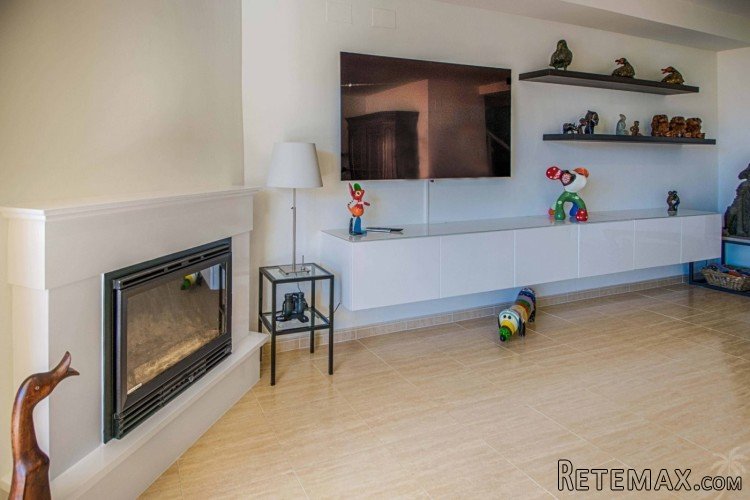 This spacious renovated corner house is located in a quiet.. - 5