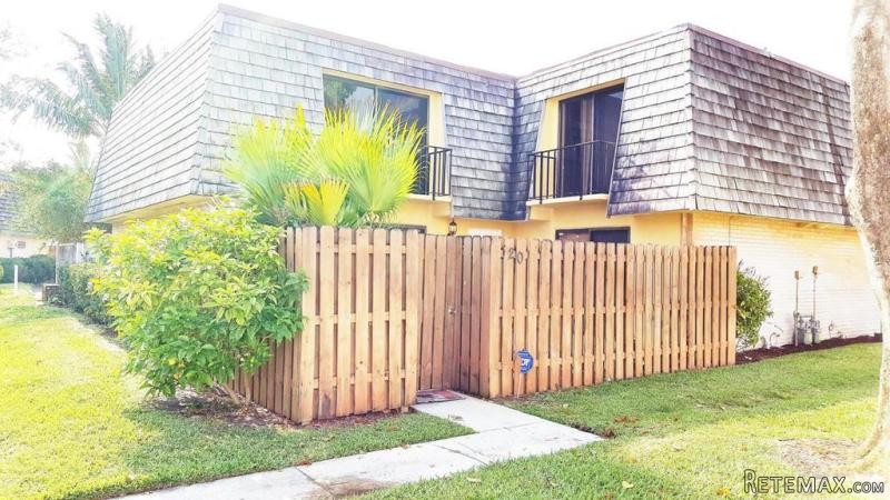 20 Lake Arbor Dr, Palm Springs, FL -..