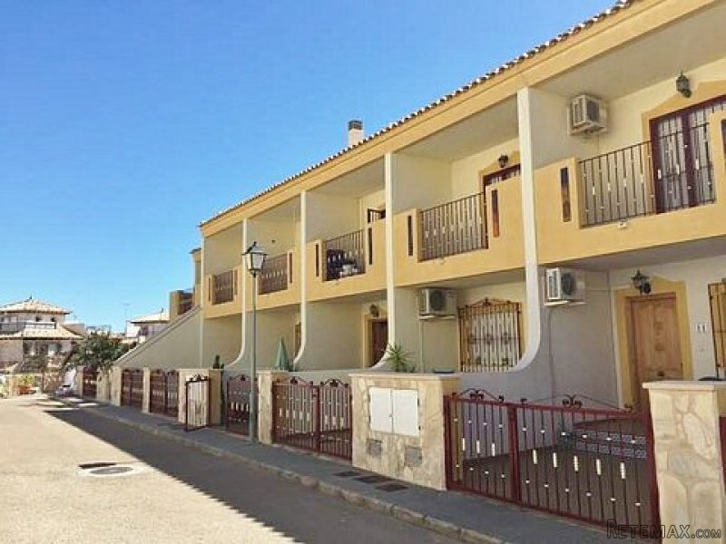 * 3 BED TOWNHOUSE LA ZENIA - 1KM TO..