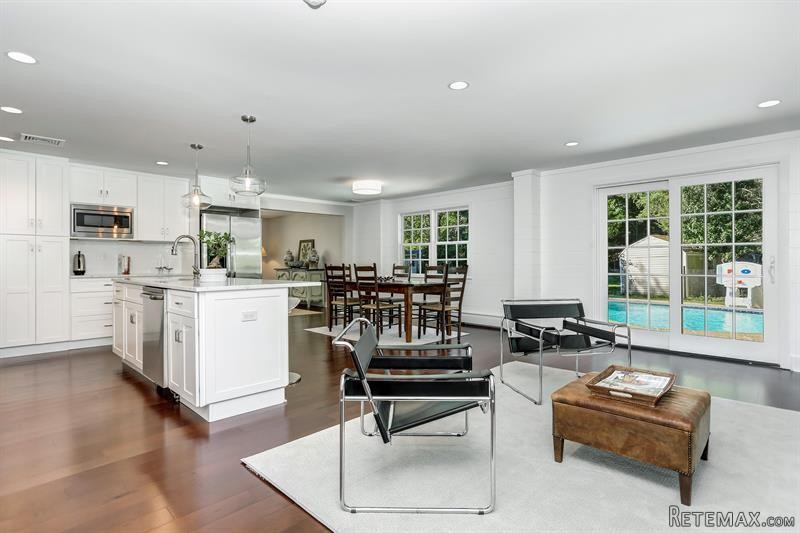 4 bedroom House For Sale: 17 Tory Road.. - 2