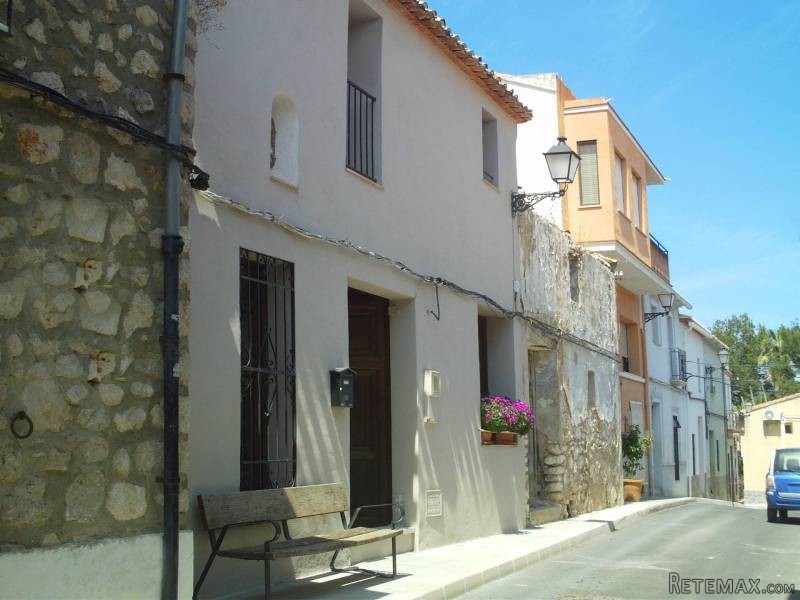 Beautifully reformed four bed..
